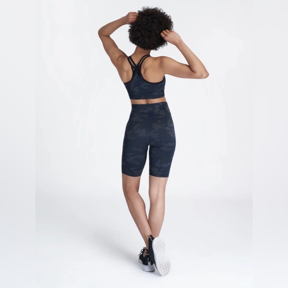 NEW SPANX - Look at Me Now Bike Short - Picture 6 of 9